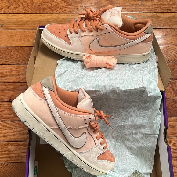 Nike Peach and Beige Sneakers - Picture 4 of 5